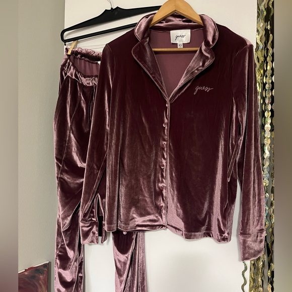 GUESS Velour Cate Pajama Set in vineyard purple - Picture 9 of 11